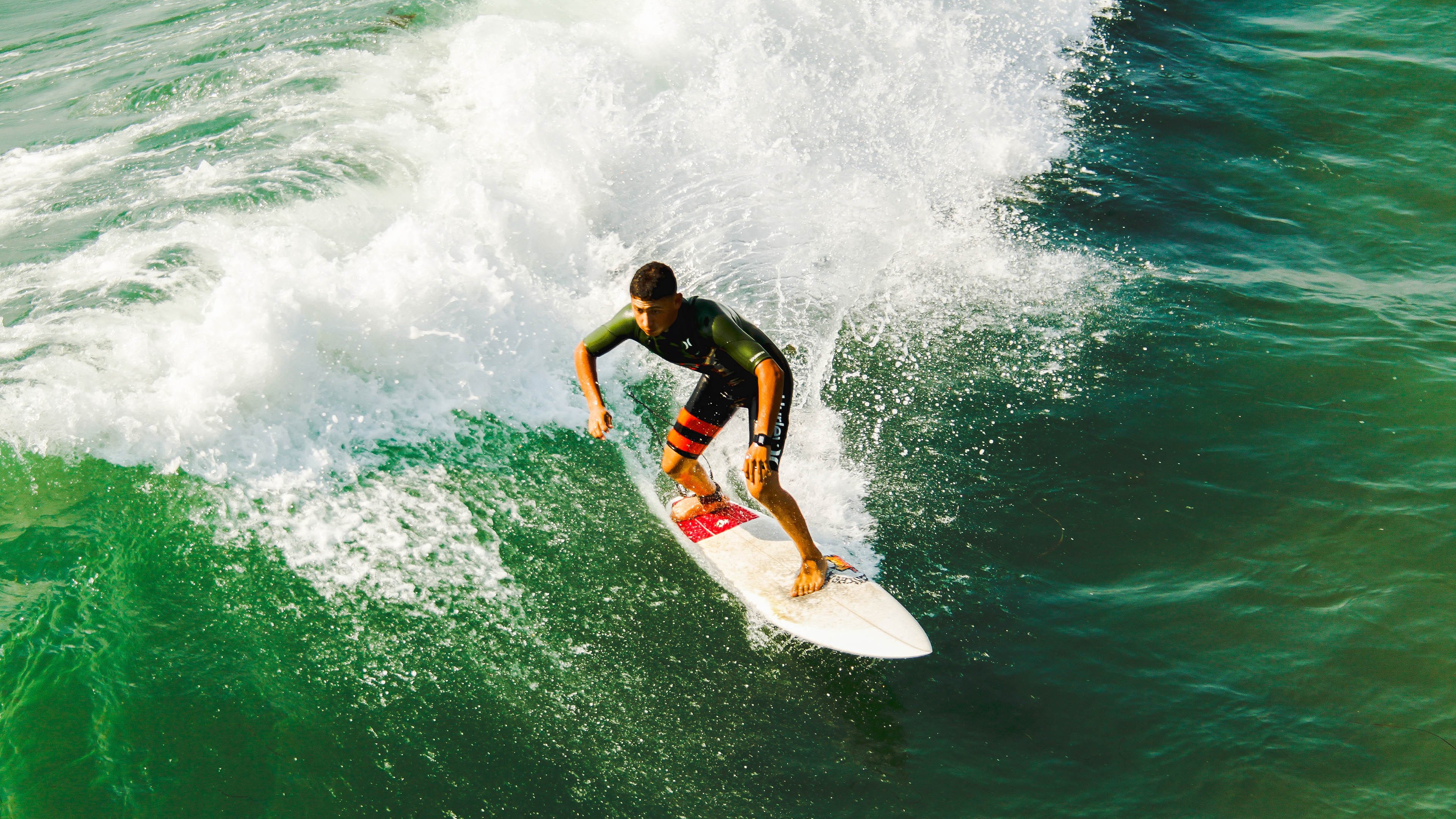 女子仰泳表现稳定,后程冲刺亮眼,女子仰泳的世界纪录
