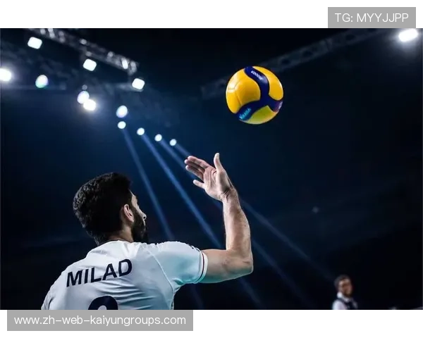 伊朗男排高点暴扣直下得分，惊艳全场！